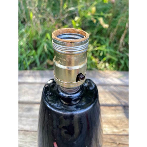 Vintage MCM Black & Gold Ceramic Table Lamp - Picture 6 of 16